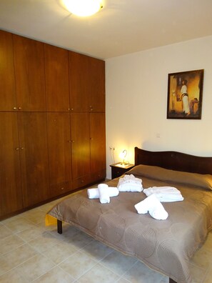 2 bedrooms, bed sheets