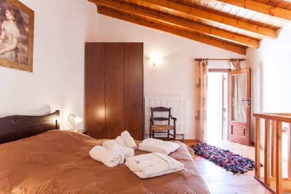 2 bedrooms, bed sheets