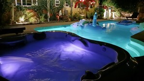 A swimming pool area with hot tubs and decorative lights. - Carrington Cottage @ 420 Shiloh LGBTA Pet friendly Sanctuary with Soul (Palm Springs)
