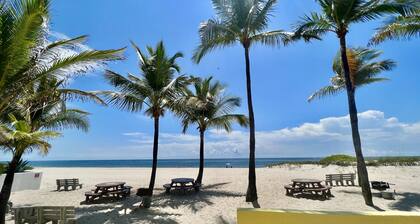 Private Beach Club, Heated Pool, Jacuzzi, & 6 Seater Golf Cart Included!