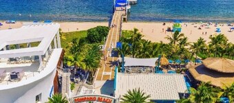 Private Beach Club, Heated Pool, Jacuzzi, & 6 Seater Golf Cart Included! 