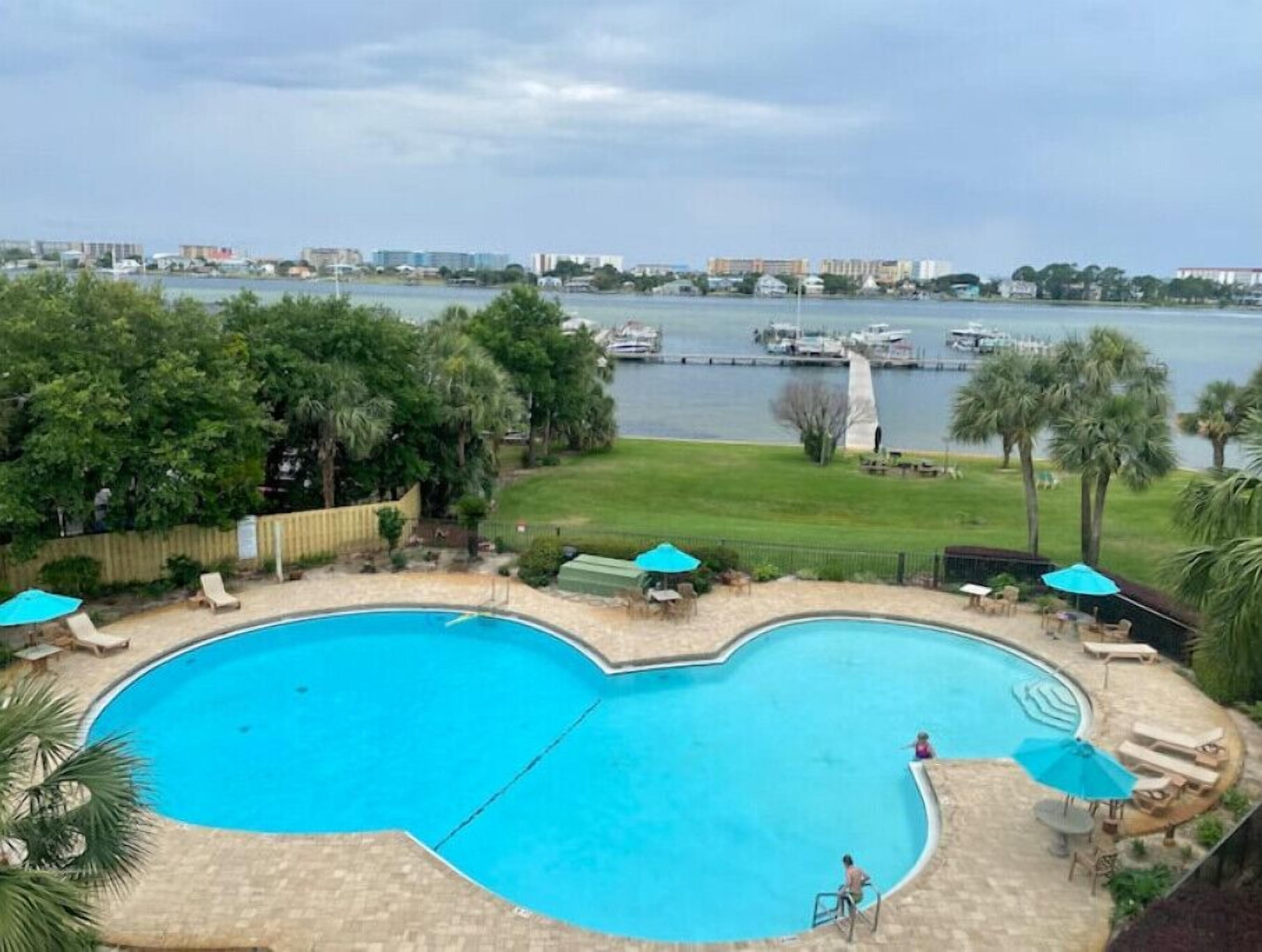 泳池