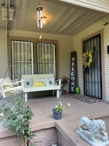 The Lyons Den - Great work place with high speed internet near downtown. 