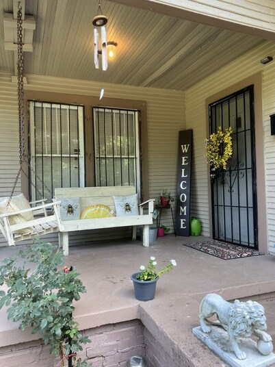 The Lyons Den - Great work place with high speed internet near downtown. 