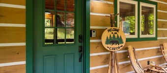Relaxing cabin getaway only minutes from the Blue Ridge Parkway. Pet friendly!