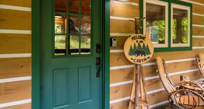 Relaxing cabin getaway only minutes from the Blue Ridge Parkway. Pet friendly!