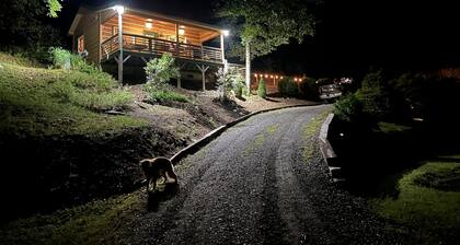 Relaxing cabin getaway only minutes from the Blue Ridge Parkway. Pet friendly!