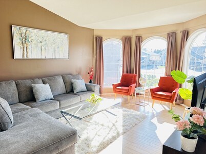 Cozy 6 bedrooms single house with A&C