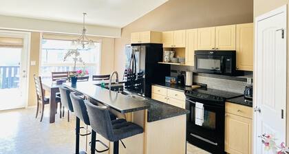 Cozy 6 bedrooms single house with A&C