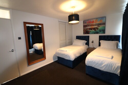 Nicely Furnished 2  Bedroom House In A Peaceful & Central Location