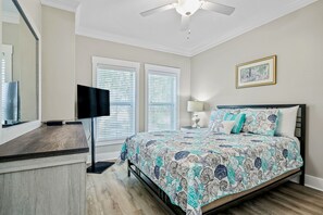 3 bedrooms, iron/ironing board, free internet, bed sheets