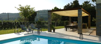 Heated Swimming Pool / Jacuzzi / Sauna  / BBQ / 4 Bedroom - Villa Olivetum 