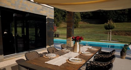 Heated Swimming Pool / Jacuzzi / Sauna / BBQ / 4 Bedroom - Villa Olivetum