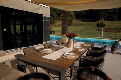 Heated Swimming Pool / Jacuzzi / Sauna  / BBQ / 4 Bedroom - Villa Olivetum 