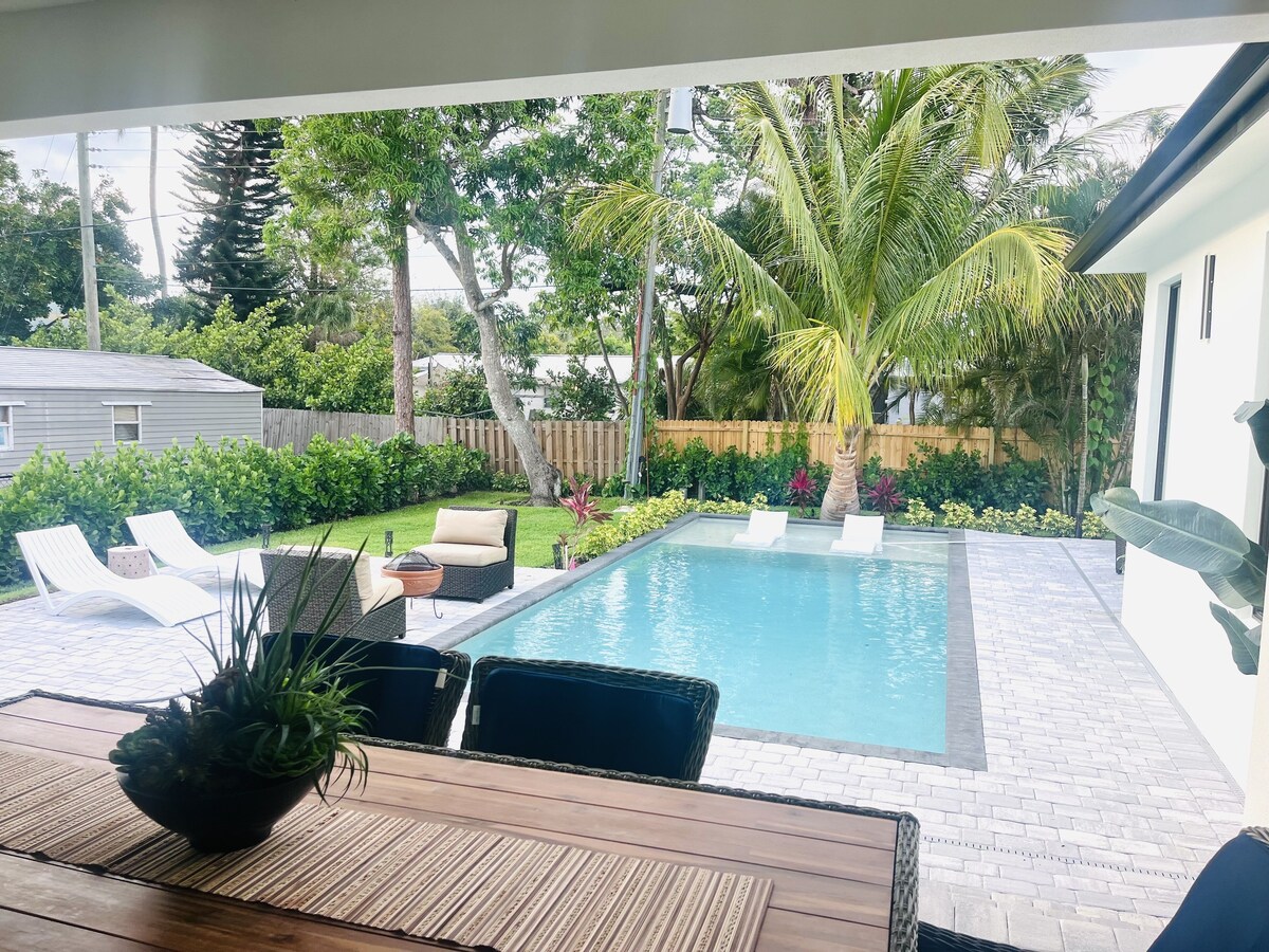 Photo 4 of Tropical Oasis!! New Construction! In the Heart of Naples!! PET FRIENDLY!