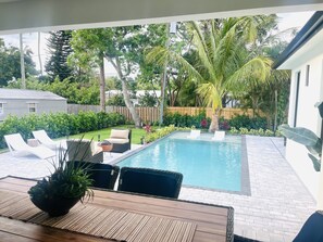 Lämmitetty uima-allas