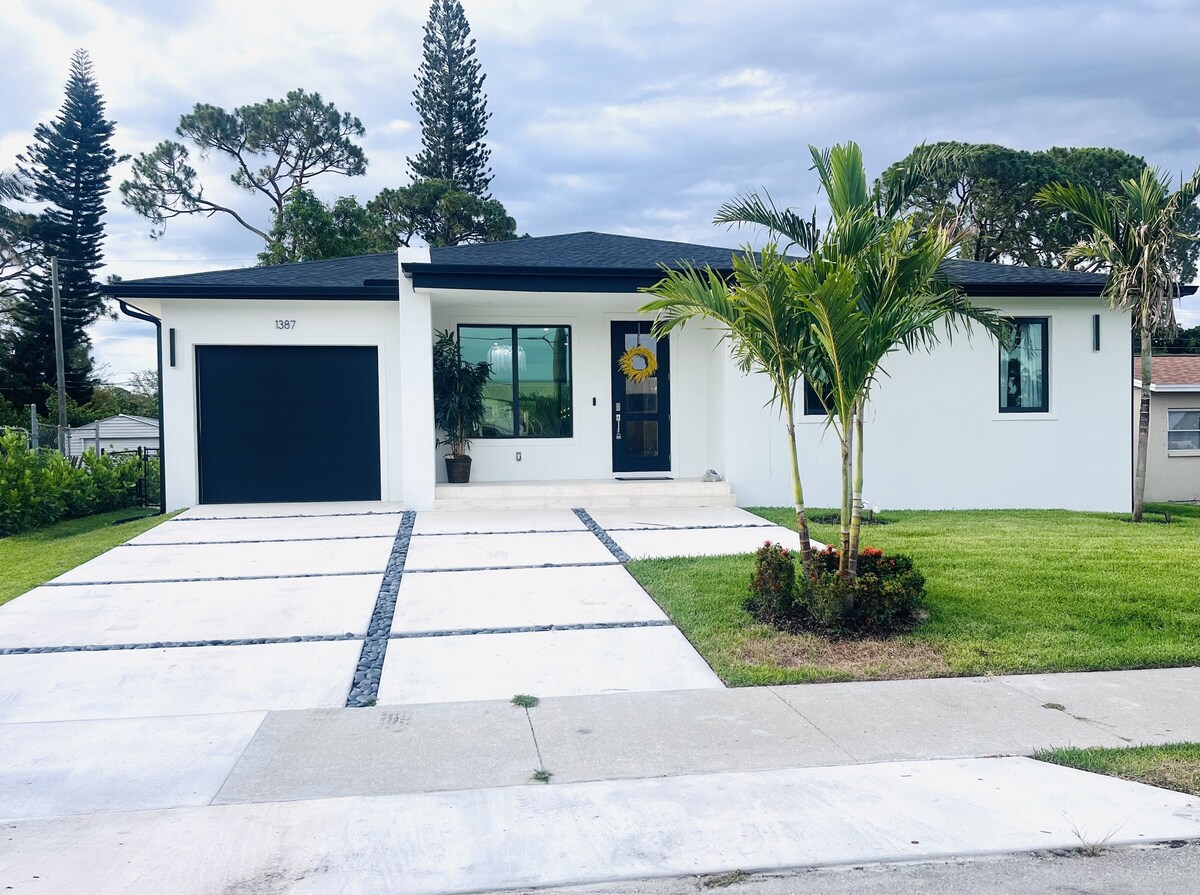 Photo 20 of Tropical Oasis!! New Construction! In the Heart of Naples!! PET FRIENDLY!