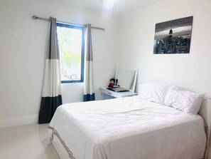 4 makuuhuonetta, silitysrauta/-lauta, vauvan matkasänky, Wi-Fi