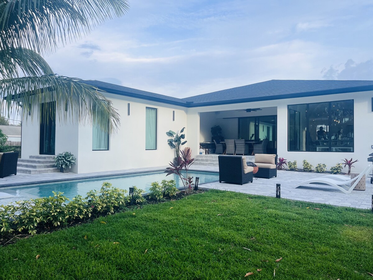 Photo 6 of Tropical Oasis!! New Construction! In the Heart of Naples!! PET FRIENDLY!