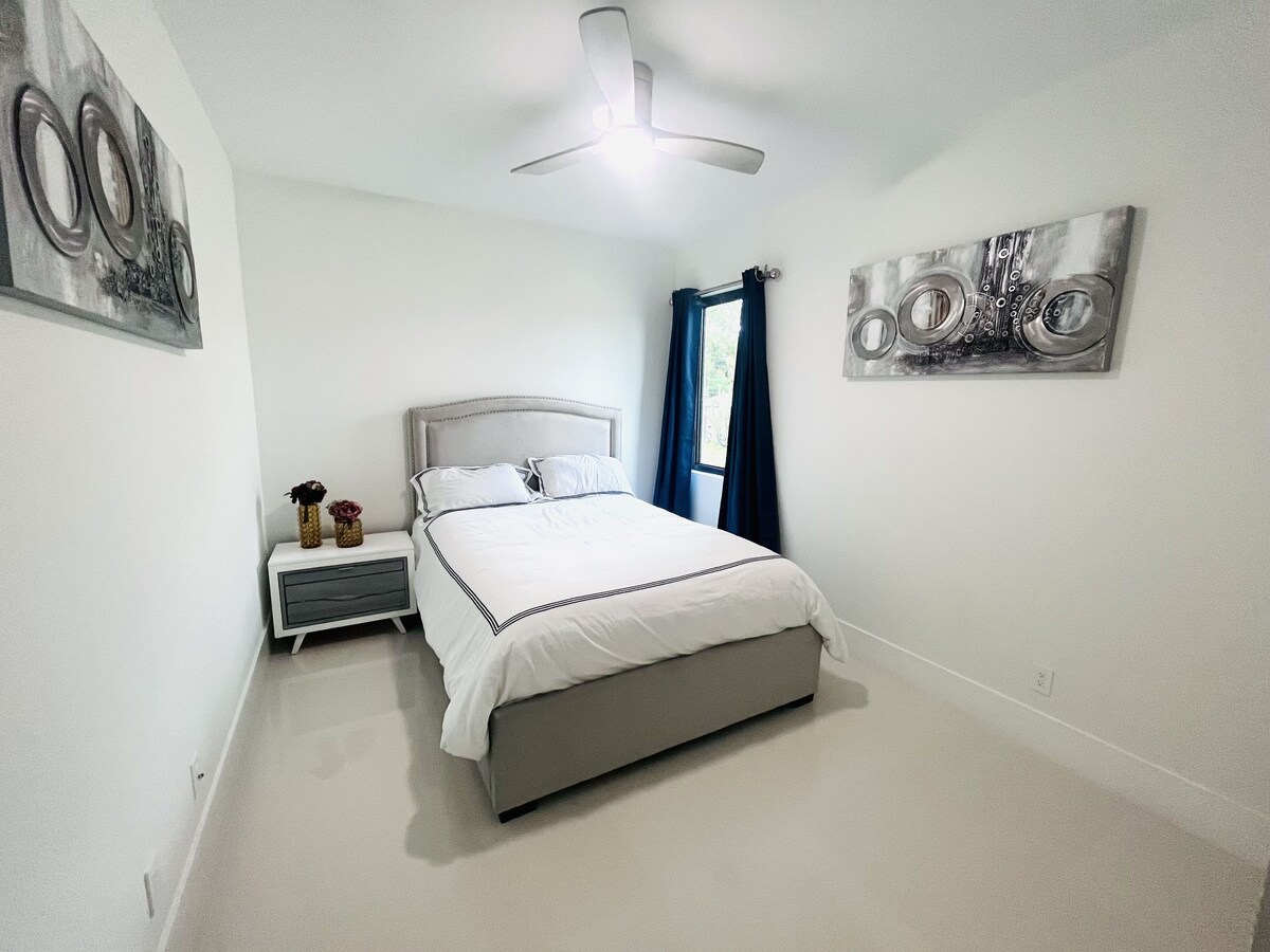Photo 14 of Tropical Oasis!! New Construction! In the Heart of Naples!! PET FRIENDLY!