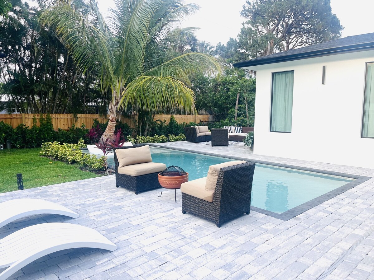 Photo 5 of Tropical Oasis!! New Construction! In the Heart of Naples!! PET FRIENDLY!