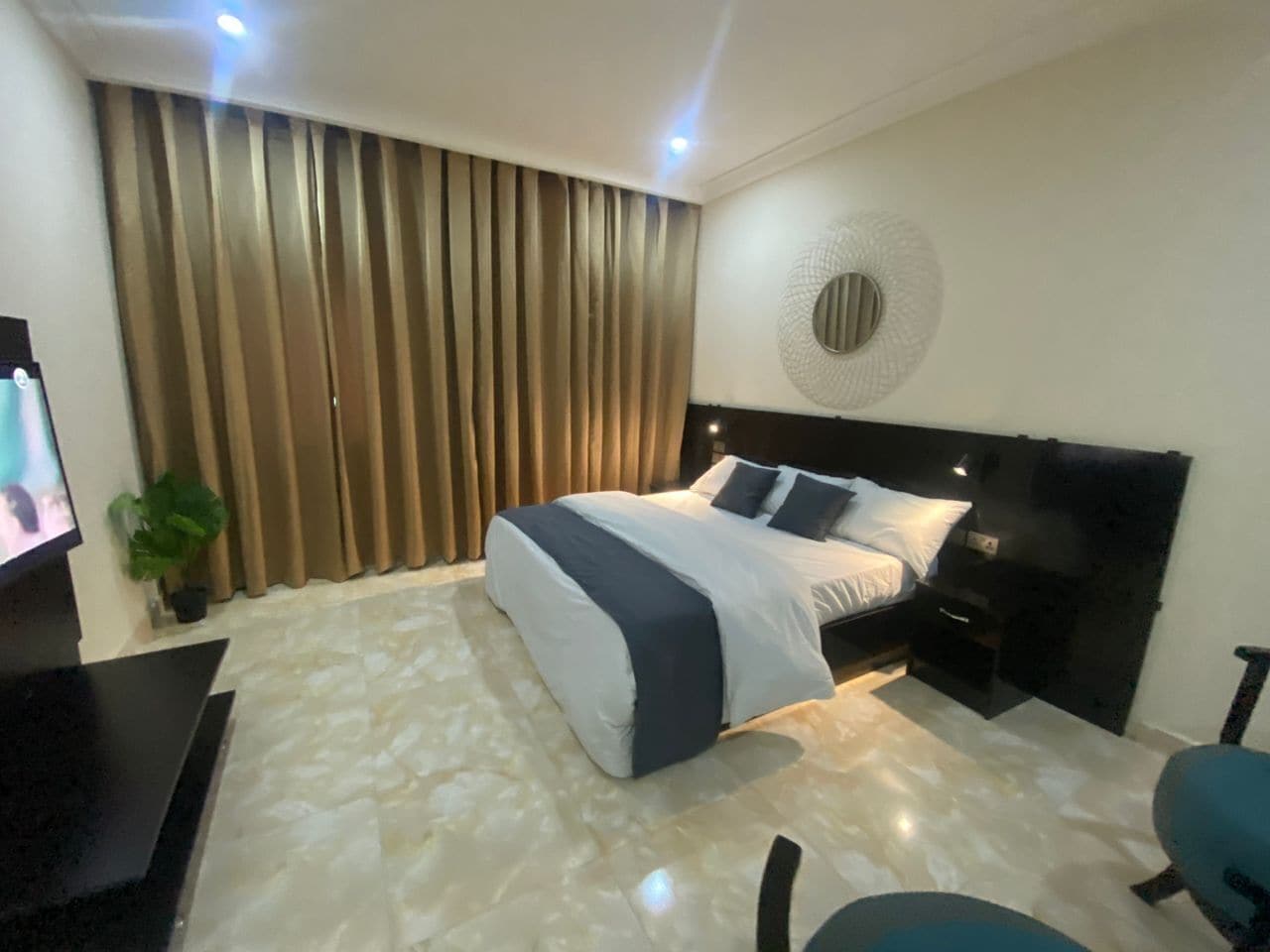 executive room | egyptian cotton sheets, premium bedding, down duvets, tempur-pedic beds