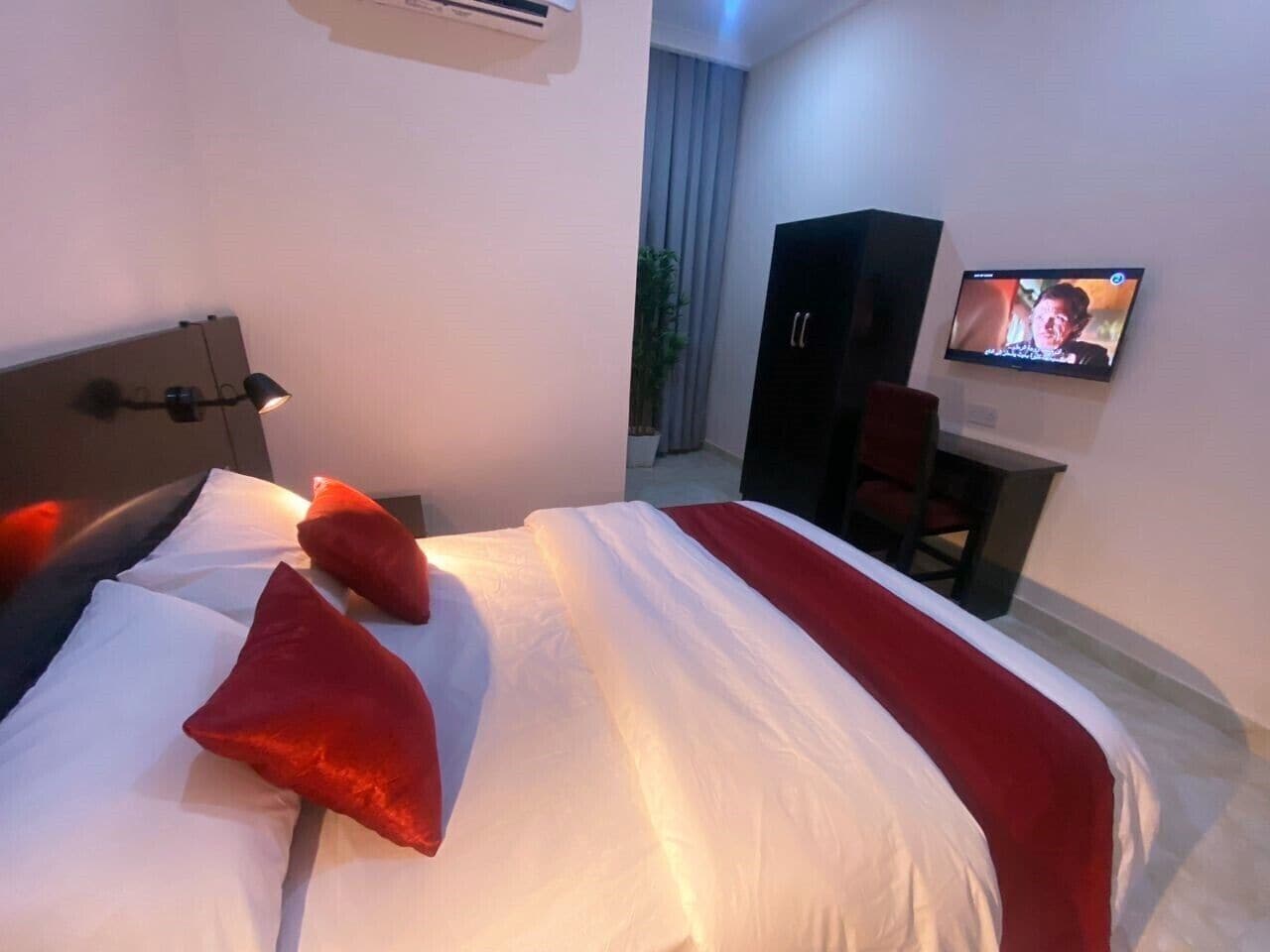 classic room | egyptian cotton sheets, premium bedding, down duvets, tempur-pedic beds