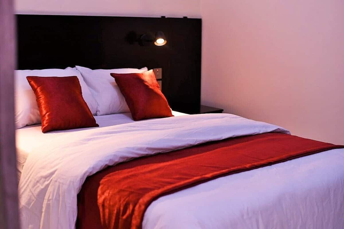 classic room | egyptian cotton sheets, premium bedding, down duvets, tempur-pedic beds