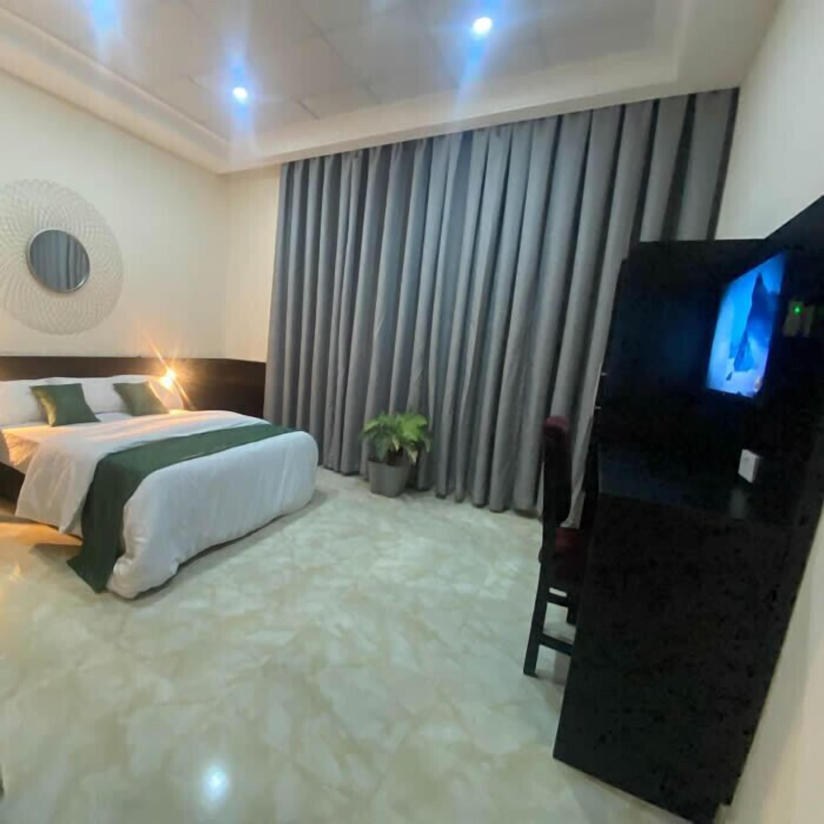 Deluxe Single Room | Egyptian cotton sheets, premium bedding, down comforters