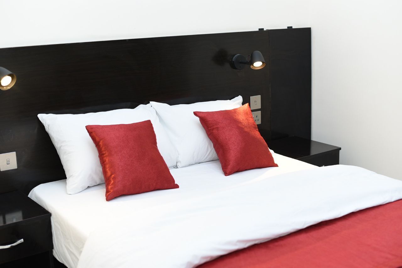 classic room | egyptian cotton sheets, premium bedding, down duvets, tempur-pedic beds