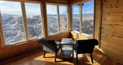 Spacious retreat on the Rim of the Royal Gorge