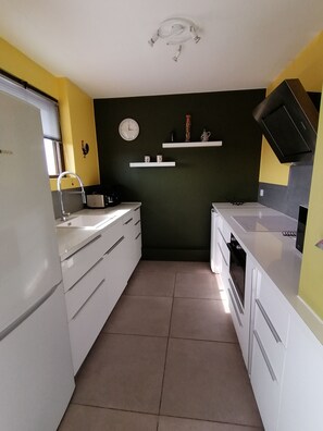 Fridge, microwave, oven, stovetop