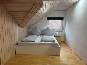 2 bedrooms, free WiFi, bed sheets - Schöne Ferienwohnung  (Eriskirch)