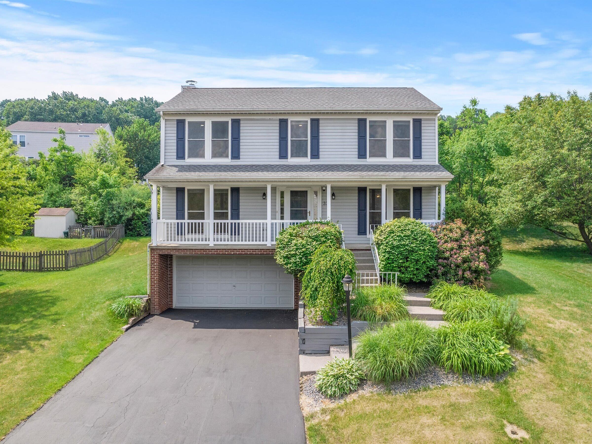Modern & Stylish 5 Bdr Home in Cranberry/Pittsburg
