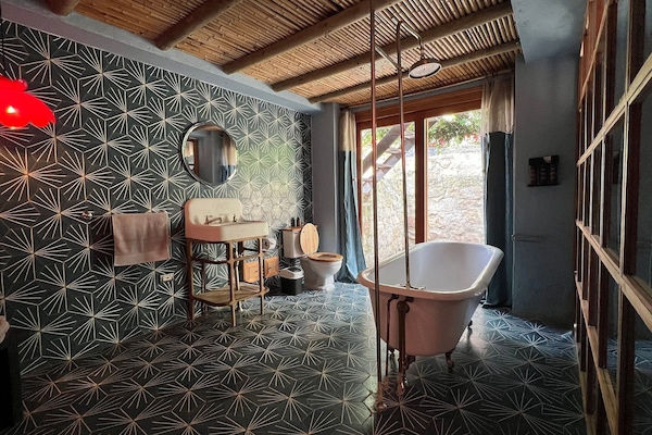 Suite | Bilik Mandi | Gabungan pancuran/tab mandi, hulu semburan mandi hujan