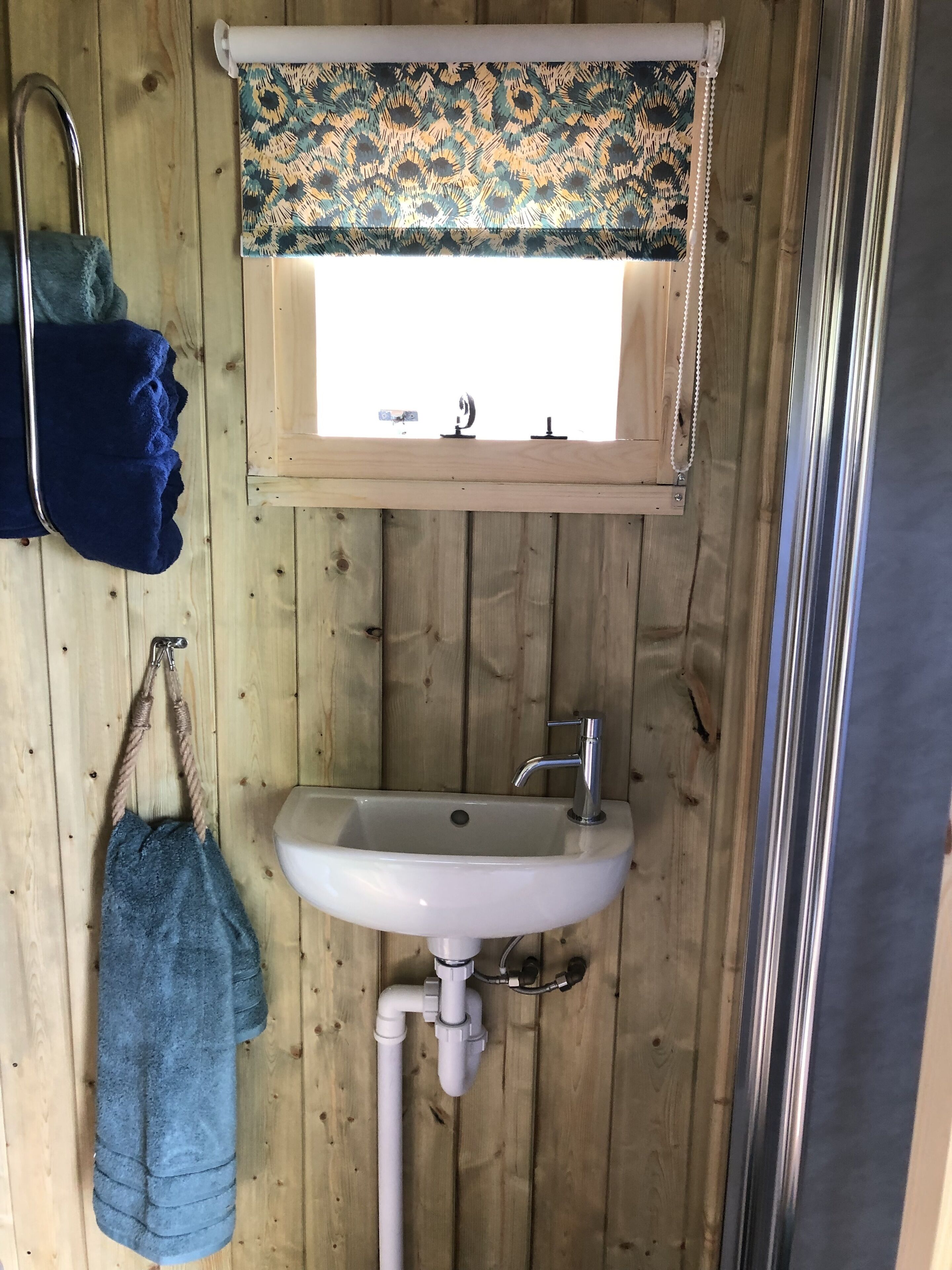Cabin | Bathroom | Shower, towels