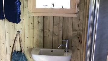 小屋 | 浴室 | 淋浴设施、毛巾