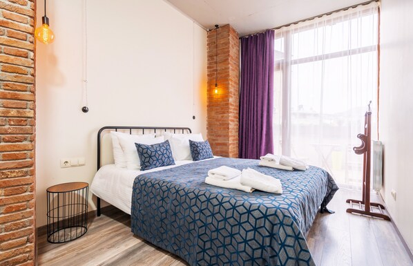 4 bedrooms, desk, iron/ironing board, free WiFi