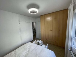 3 makuuhuonetta, silitysrauta/-lauta, internet, vuodevaatteet