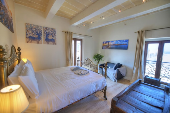 1 bedroom, desk, iron/ironing board, free WiFi
