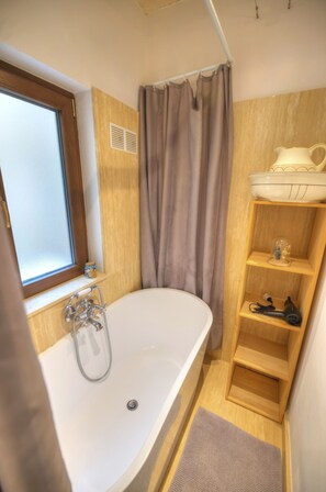 Bathtub, hair dryer, towels, toilet paper - Comfy 1 bedroom - Sun terrace & sea views GBUH1-1 (Valletta)