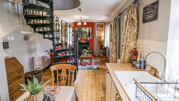 Cottage | Interior