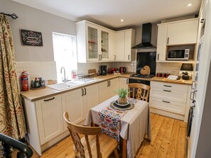 Cottage | Private kitchen | Fridge, electric kettle, toaster, cookware/dishes/utensils - The Cottage (Stratford-upon-Avon)