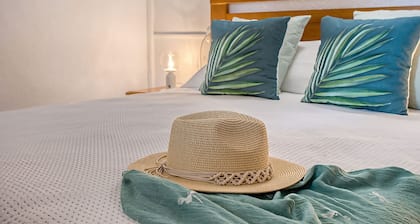 Can Castello Family Vacation Home Near Cala SantanyĂ