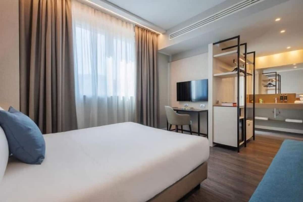 Down duvets, minibar, in-room safe, desk