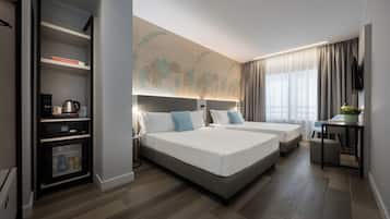 Family Room Queen Beds | Daunenbettdecken, Minibar, Zimmersafe, Schreibtisch