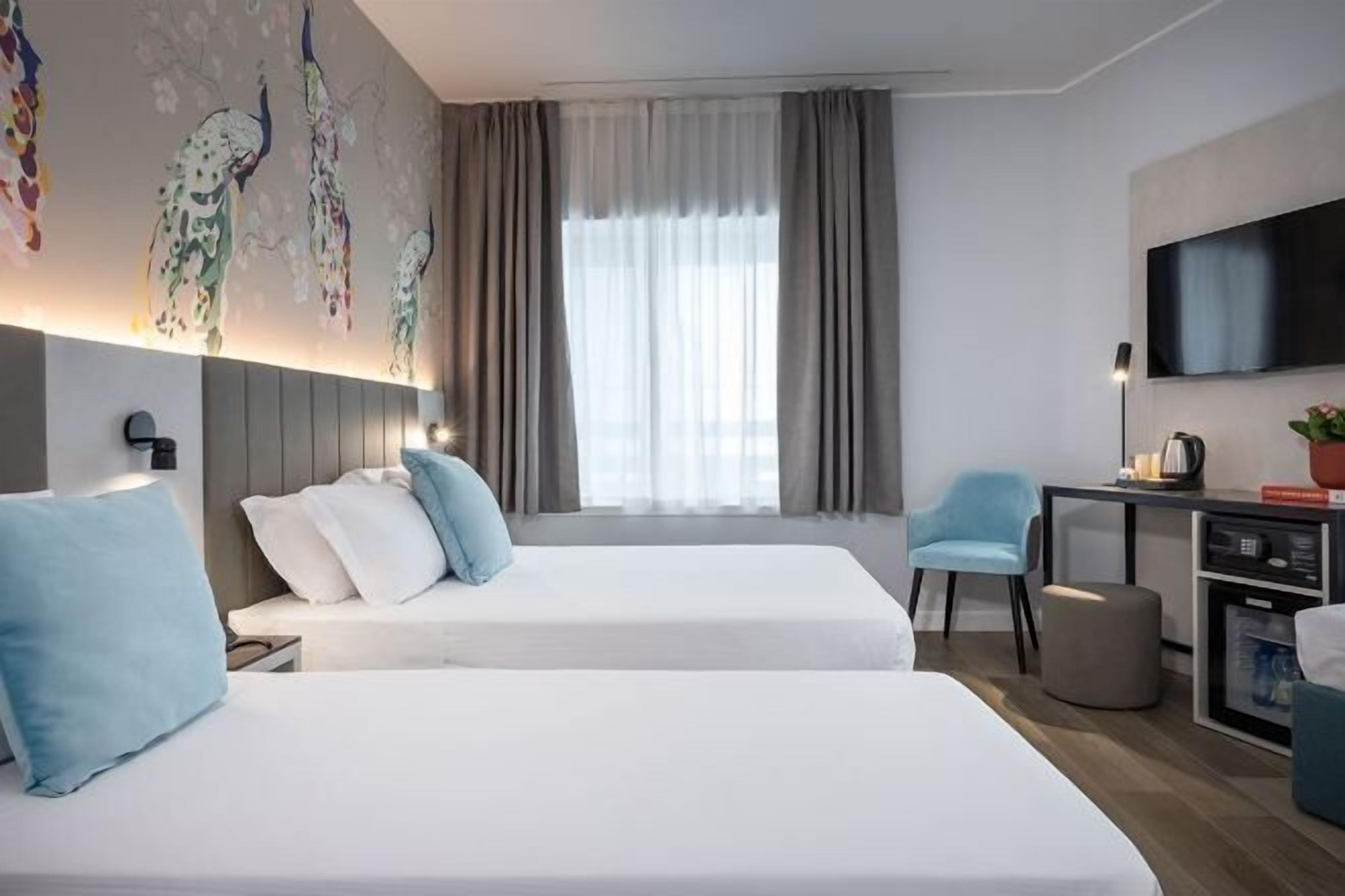 Dundyner, minibar, safe på rommet og skrivebord