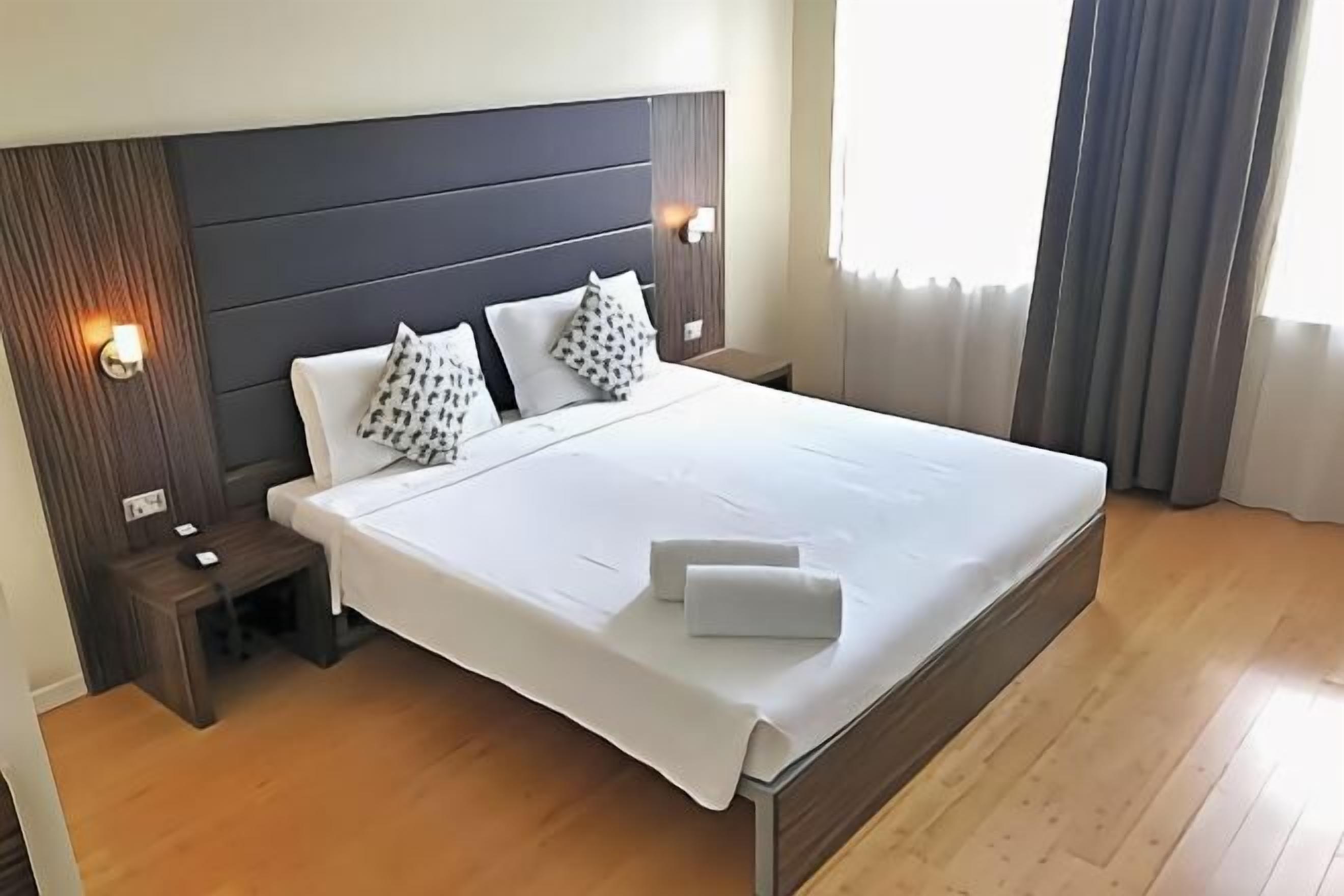 Dundyner, minibar, safe på rommet og skrivebord