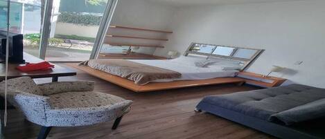 1 多间卧室、上网接入、床单