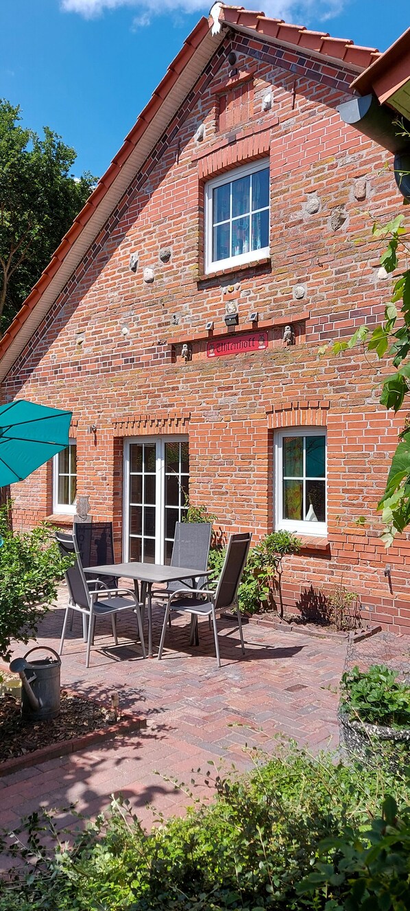 Outdoor dining - Vacation at the Uhlenhoff Apartment Ewiges Meer (Ihlow)